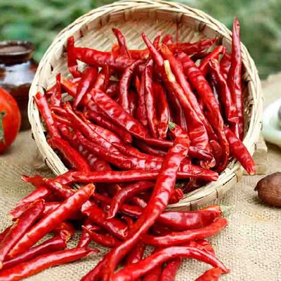 আপনার সুস্বাদু ডাইনিং অভিজ্ঞতার জন্য রেড পেপ্রিকা, চিলি স্পাইস এবং মশলাদার পাউডার